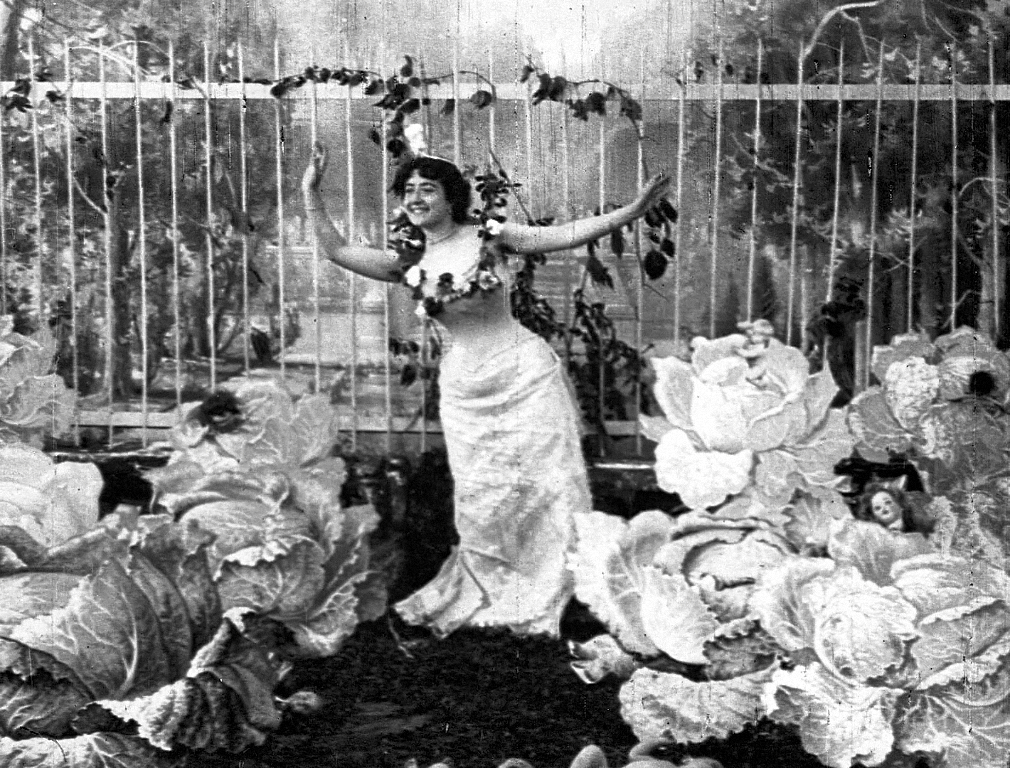 Fotogramma da <em>La Fée au choux</em> di Alice Guy.